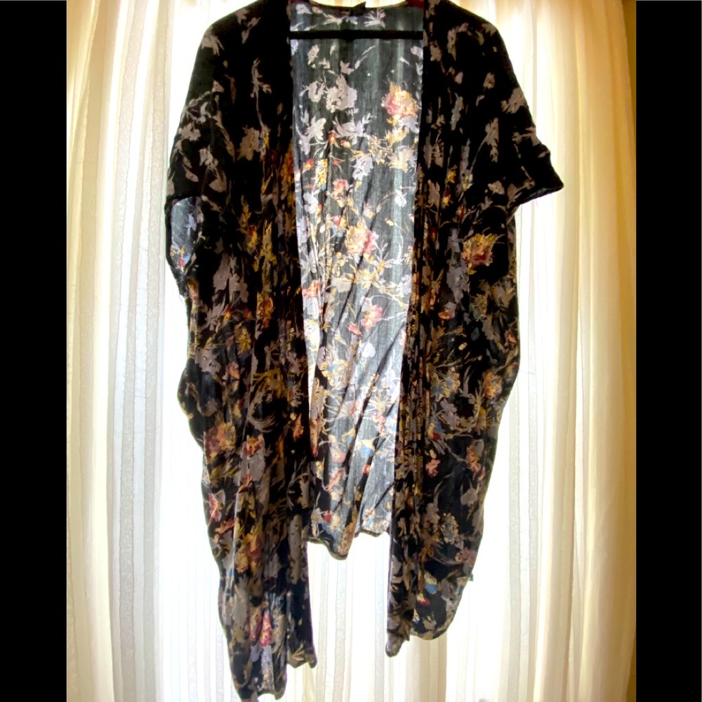 3/$20 Flowy boho duster